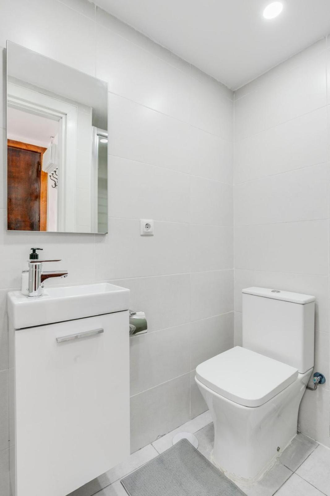 Nogalera Rainbow 2-Bedroom Apartment, Pool And Parking By Namaste Elite Torremolinos Exteriér fotografie